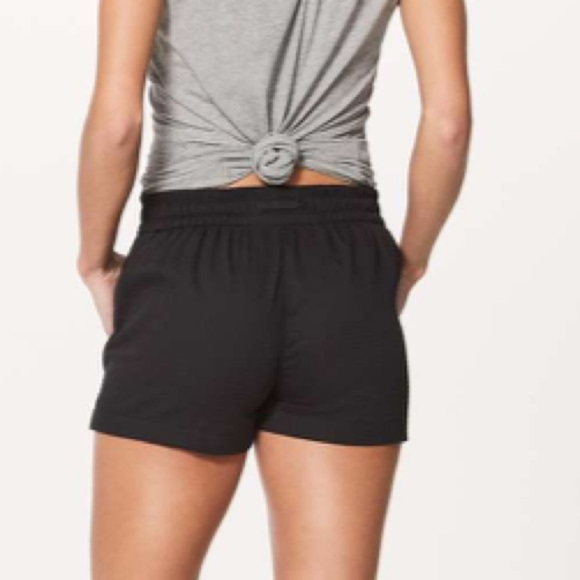 Lululemon Pack Light Black Pull-On Shorts size 8 - Picture 12 of 14